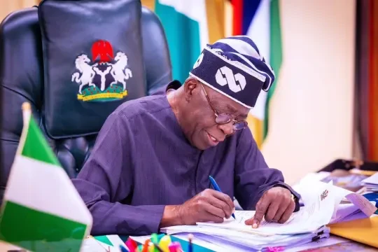 bola-tinubu-signe