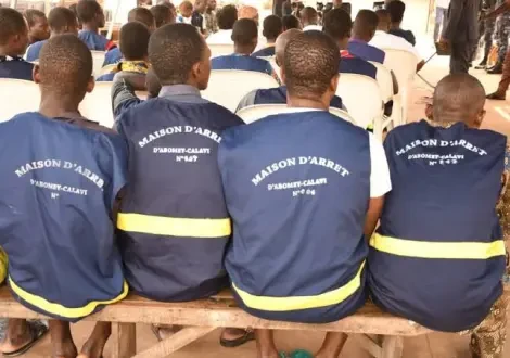 detenus-en-gilet-calavi