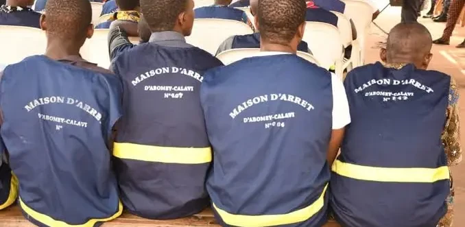 detenus-en-gilet-calavi