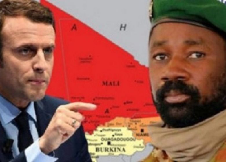 Assimi Goïta, président de transition au Mali et Emmanuel Macron, président de France
