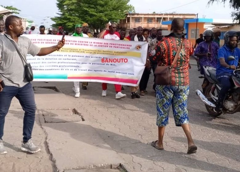 Le groupe de marcheurs aperçus à Gbégamey avant la dispersion de la marche par les policiers ce samedi 27 avril 2024 à Cotonou