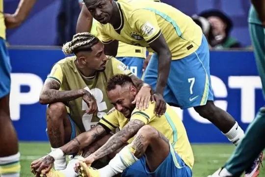 neymar-larmes-mondial26